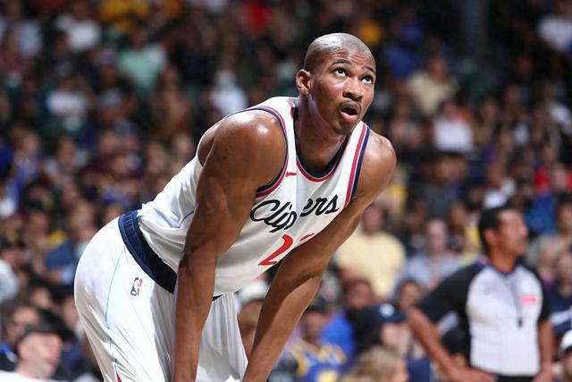 莱昂纳德32分快船险胜森林狼 76人力克独行侠